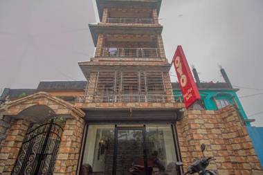 OYO 60656 Four Fox Suits