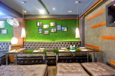 FabHotel Prime Grand Palace