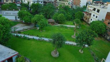 Raj Resort