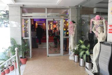 Paradise Ganga - A River Side Hotel