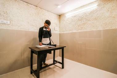 OYO 45428 MG Residency