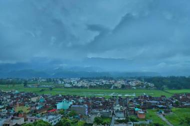 Excellent Property With Exellent Amenities You Would Love To Live In.