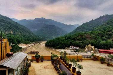 Aloha Premium Apartments by iTvara Leisure