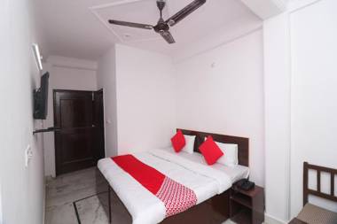 OYO 44236 Hotel Chandra Bagha