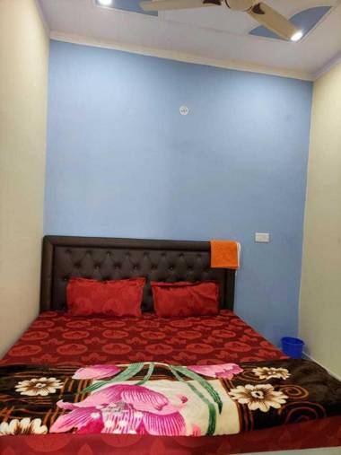 OYO HOME 90387 Neelkanth Bhawan