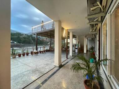 Karwaan by the Ganges