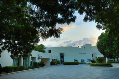 Neel's City Resort