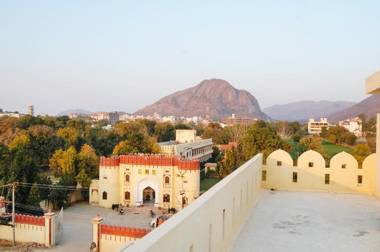FabHotel Green Haveli