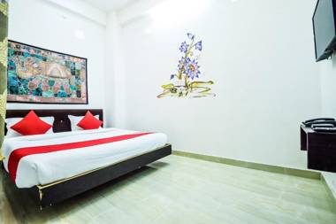 OYO 10682 Hotel Blue Lotus