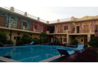 Lake View Stay with In-house Swimming pool