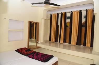 OYO 84703 Ambika Guest House