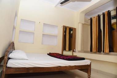 OYO 84703 Ambika Guest House