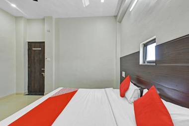 OYO 87409 Deep Hotel