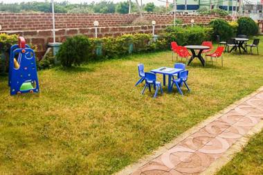 OYO 3072 Royal Villa