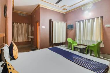 SPOT ON 70633 Tanuja Inn