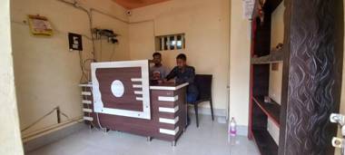 Goroomgo Moon CT Road Puri