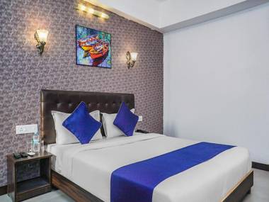 OYO Flagship 24491 Kharadi