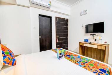 FabExpress Marvel Bliss Viman Nagar - Fully Vaccinated Staff