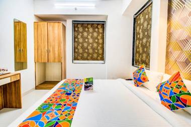 FabExpress Marvel Bliss Viman Nagar - Fully Vaccinated Staff