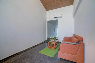 OYO 24848 Royal Imperio