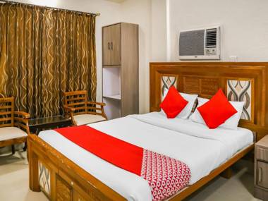 OYO 10678 Hotel Nandanvan