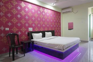 OYO 86266 Hotel Golden Lodge