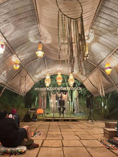 Moonstone Hammock Pawna