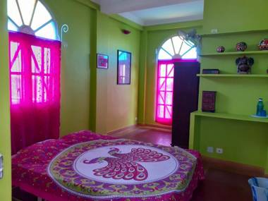 Holi-Wood Guesthouse