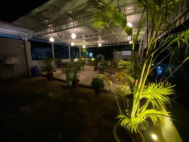 La Paradise Residency