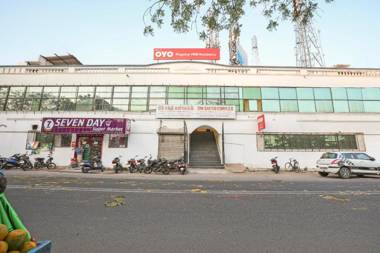 OYO 71556 Vmb Residency