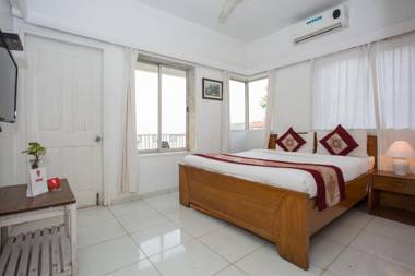 OYO 10483 Hotel The Signature Crest