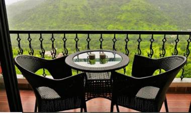 Valley Nest Service Apartment