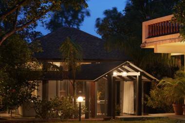 SaffronStays The Glasshouse