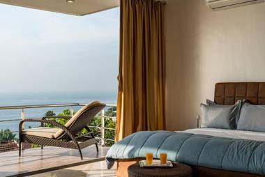 SaffronStays De La Mer