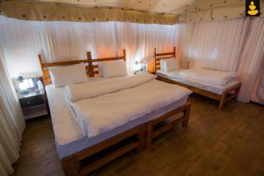 LivingStone Riverside Camping Bir