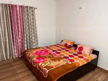 SPOT ON 90472 Vj Home Stay - Bir