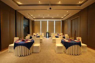 Crowne Plaza New Delhi Mayur Vihar Noida an IHG Hotel