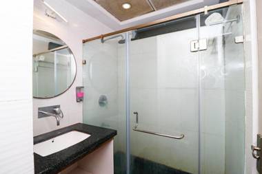 Hotel Krishna Plaza - 5 min walk from New Delhi Railway Station