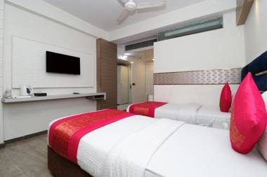 Hotel Krishna Plaza - 5 min walk from New Delhi Railway Station