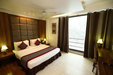 Hotel Twin Tree Local IDs Allowed