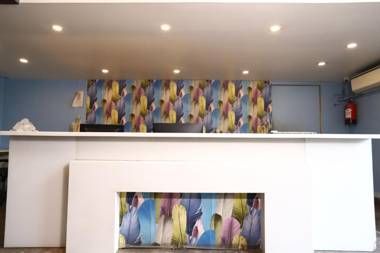 Hotel Twin Tree Local IDs Allowed