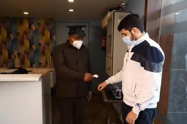 Hotel Twin Tree Local IDs Allowed