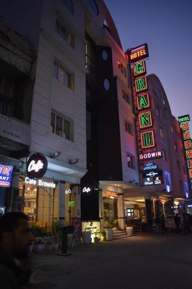 Hotel GODWIN DELUXE With RESTAURANT AND FREE STREET PARKING ONSITE in PAHARGANJ