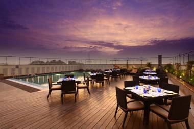 Mahagun Sarovar Portico Suites