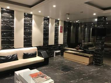 Hotel Crystal Deluxe - By RSL Hospitality