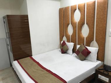 Hotel Crystal Deluxe - By RSL Hospitality