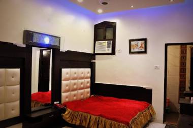 Hotel Peace Point - 1 min walking distance from station