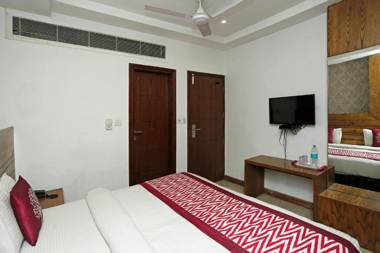 Collection O 8479 Hotel Ambience