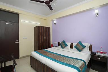 OYO 8462 Hotel Galaxy