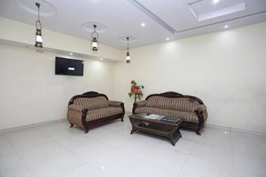 OYO 8462 Hotel Galaxy